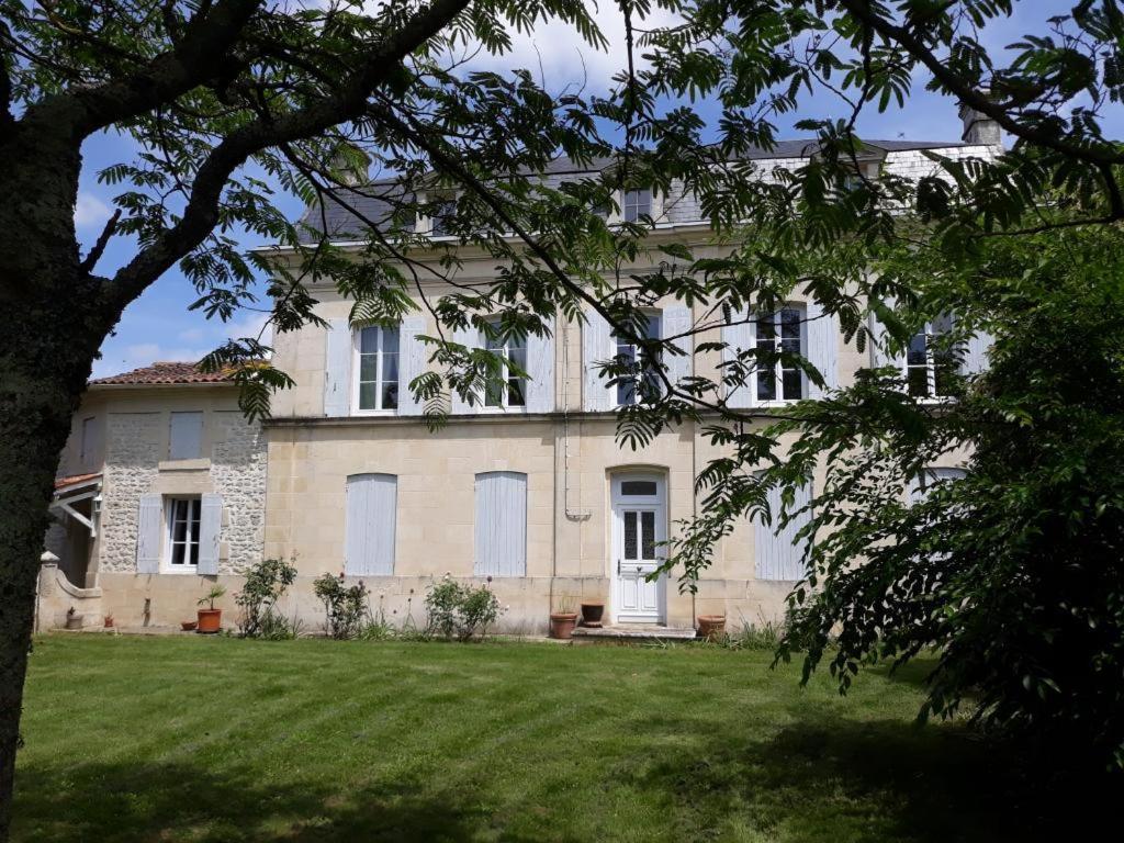 Bed and Breakfast Le Domaine De Bellevue Tanzac Экстерьер фото