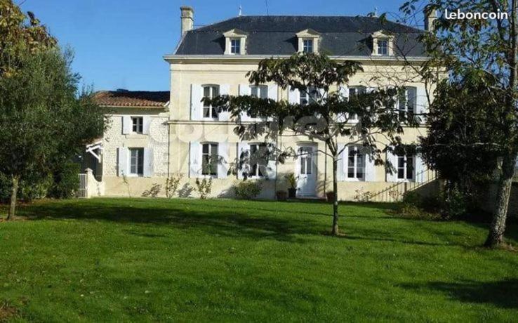 Bed and Breakfast Le Domaine De Bellevue Tanzac Экстерьер фото
